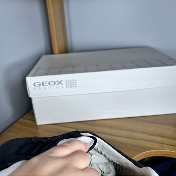 Sz 8 Geox Men's Navy Suede Sneakers with pop up highlighter yellow NIB $149 MSRP - Picture 12 of 12